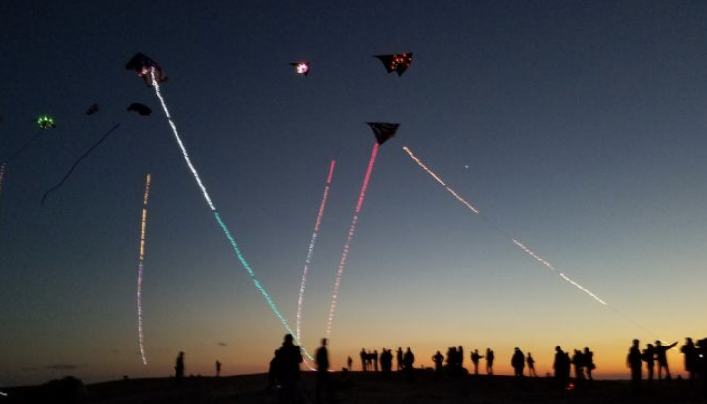 Kites with Lights is a fantastic light show at Jockey’s Ridge State Park! Spread the holiday cheer with Kitty Hawk Kites and a kite light show on Jockey’s Ridge! 